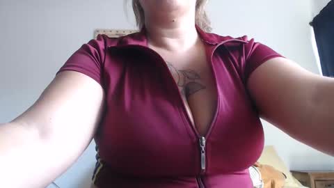 Snapshot of miilu74 chatting on 01-07-25, 07:06 Miilu74 online show from 01-07-25, 07:06