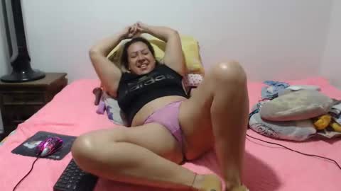 Snapshot of miilu74 chatting on 10-01-25, 04:18 Miilu74 online show from 10-01-25, 04:18
