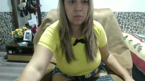 Snapshot of miilu74 chatting on 12-15-25, 11:36 Miilu74 online show from 12-15-25, 11:36