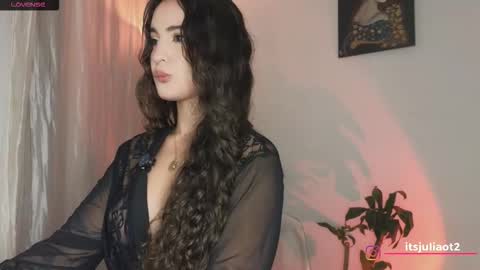 Snapshot of miissjulia chatting on 11-28-25, 12:02 online show from 11-28-25, 12:02