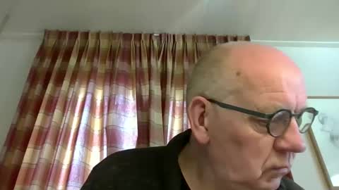 Snapshot of mik116 chatting on 05-22-26, 06:31 mik online show from 05-22-26, 06:31