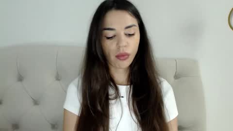 Mika online show from 11-23-25, 11:21