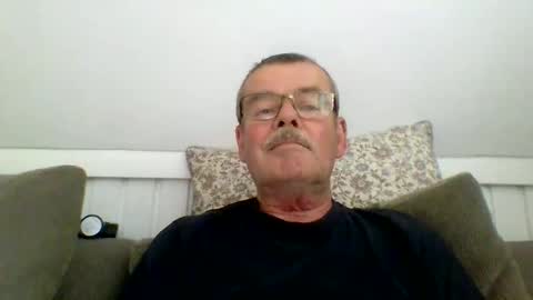 Snapshot of mikael42 chatting on 06-07-26, 01:26 mikael42 online show from 06-07-26, 01:26