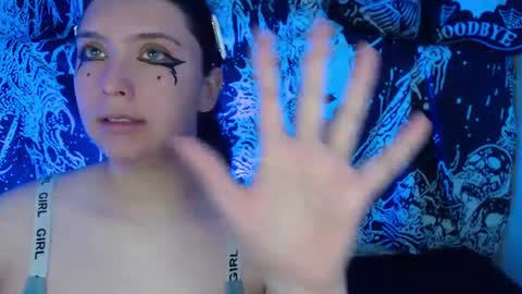 Snapshot of mikaskullcs chatting on 09-15-25, 04:34 Mika online show from 09-15-25, 04:34