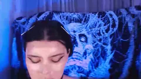 Snapshot of mikaskullcs chatting on 09-22-25, 04:47 Mika online show from 09-22-25, 04:47