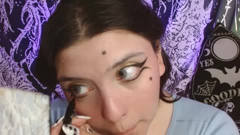 Snapshot of mikaskullcs chatting on 09-27-25, 05:23 Mika online show from 09-27-25, 05:23