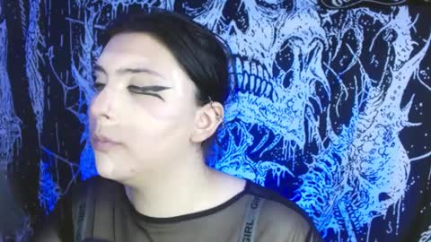 Snapshot of mikaskullcs chatting on 10-03-25, 04:53 Mika online show from 10-03-25, 04:53