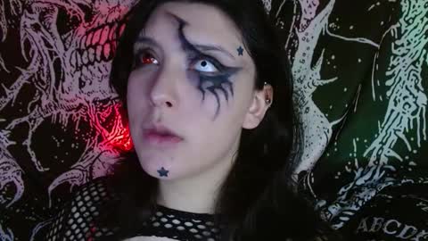 Snapshot of mikaskullcs chatting on 10-18-25, 08:53 Mika online show from 10-18-25, 08:53