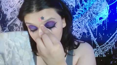 Snapshot of mikaskullcs chatting on 11-09-25, 09:57 Mika online show from 11-09-25, 09:57