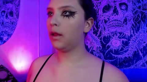 Snapshot of mikaskullcs chatting on 11-23-25, 10:31 Mika online show from 11-23-25, 10:31