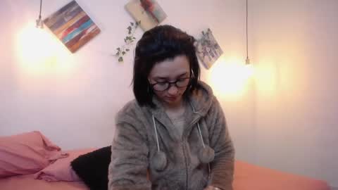 Snapshot of mikaza_akerman chatting on 05-18-26, 01:06 mikaza online show from 05-18-26, 01:06