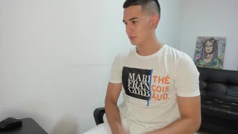 Snapshot of mike3xxx chatting on 09-10-25, 10:43 mike3xxx online show from 09-10-25, 10:43