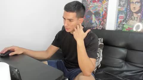 Snapshot of mike3xxx chatting on 09-20-25, 01:28 mike3xxx online show from 09-20-25, 01:28