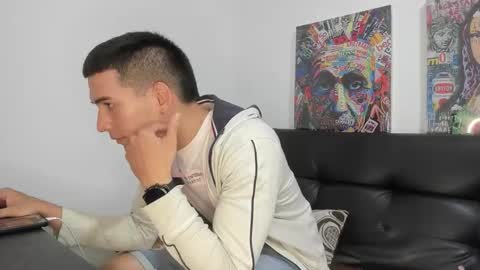 Snapshot of mike3xxx chatting on 10-05-25, 11:35 mike3xxx online show from 10-05-25, 11:35