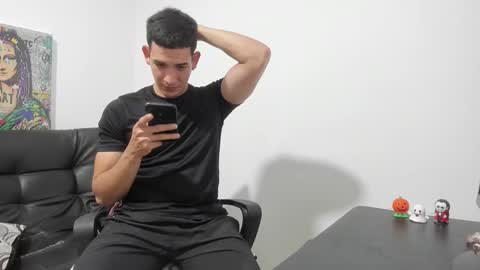 Snapshot of mike3xxx chatting on 10-28-25, 02:04 mike3xxx online show from 10-28-25, 02:04