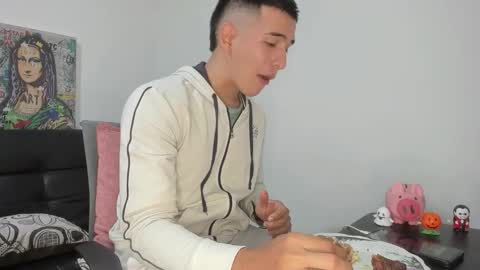 Snapshot of mike3xxx chatting on 10-30-25, 02:46 mike3xxx online show from 10-30-25, 02:46