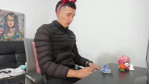 Snapshot of mike3xxx chatting on 11-01-25, 08:05 mike3xxx online show from 11-01-25, 08:05