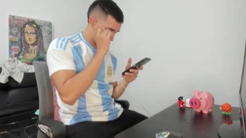 Snapshot of mike3xxx chatting on 11-02-25, 03:42 mike3xxx online show from 11-02-25, 03:42