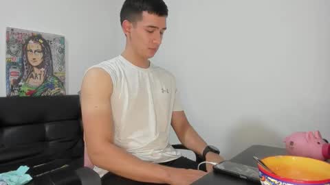 Snapshot of mike3xxx chatting on 11-13-25, 01:04 mike3xxx online show from 11-13-25, 01:04