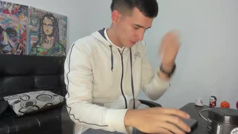 Snapshot of mike3xxx chatting on 11-23-25, 05:29 mike3xxx online show from 11-23-25, 05:29