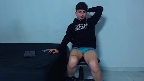 Mike IMDEPENDIENT MODEL online show from 01-06-26, 05:33