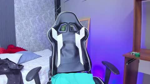 Mike 0233 online show from 03-06-25, 07:03