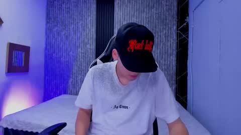 Mike 0233 online show from 11-25-25, 06:02