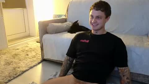 Snapshot of mike___magic chatting on 06-16-26, 02:03 Mike Magic online show from 06-16-26, 02:03