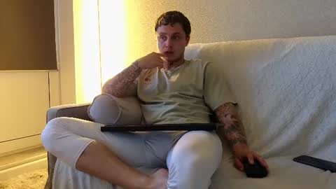Snapshot of mike___magic chatting on 06-17-26, 03:31 Mike Magic online show from 06-17-26, 03:31
