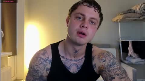 Snapshot of mike___magic chatting on 06-18-26, 03:29 Mike Magic online show from 06-18-26, 03:29