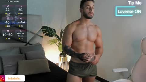 Snapshot of mike_belle chatting on 02-13-25, 11:58 Mike Belle online show from 02-13-25, 11:58