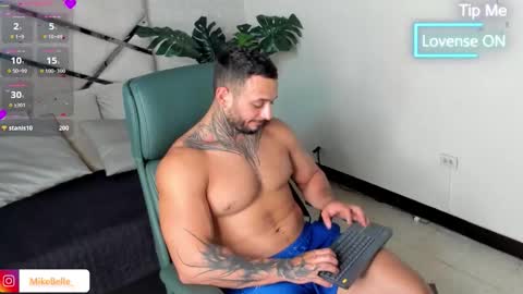 Snapshot of mike_belle chatting on 10-02-25, 08:27 Mike Belle online show from 10-02-25, 08:27