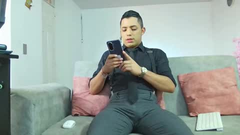 Snapshot of mike_fetish_ chatting on 02-05-26, 12:21 Im Mike online show from 02-05-26, 12:21