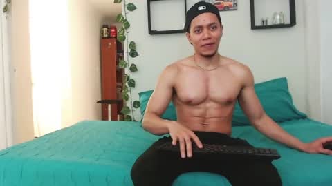 Enrique Rolly online show from 09-29-25, 03:11