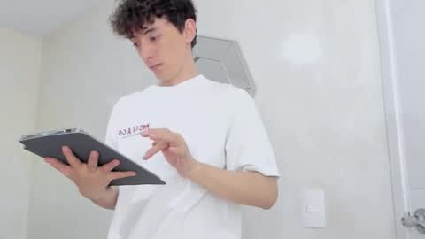 Snapshot of mikebelf4 chatting on 12-17-25, 01:55 Mikebelf4 online show from 12-17-25, 01:55