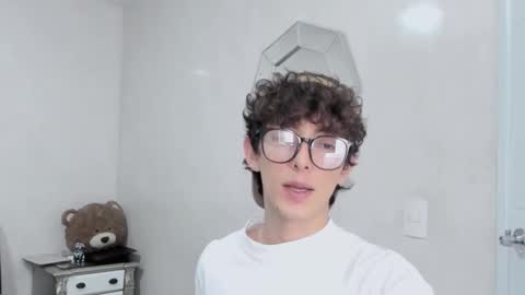 Snapshot of mikebelf4 chatting on 02-19-26, 04:41 Mikebelf4 online show from 02-19-26, 04:41