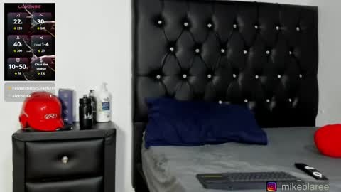 Snapshot of mikeblaree chatting on 06-08-26, 01:28 mikeblaree online show from 06-08-26, 01:28