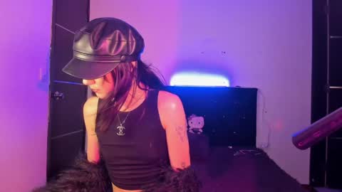 Snapshot of mikee_g chatting on 04-21-26, 10:23 ZARA BLARE online show from 04-21-26, 10:23
