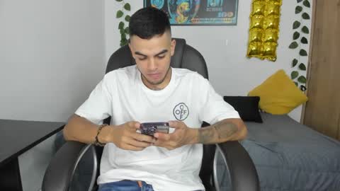 mikee_scooth online show from 12-05-24, 08:33