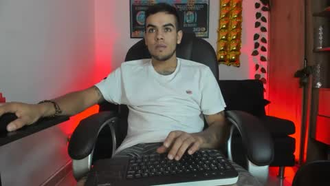 mikee_scooth online show from 01-04-25, 08:16