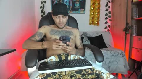 mikee_scooth online show from 01-11-25, 03:02