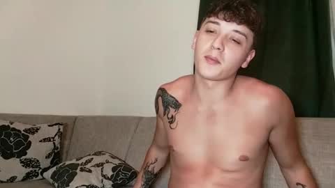 Snapshot of mikelaur chatting on 09-19-25, 06:19 MikeLaur online show from 09-19-25, 06:19