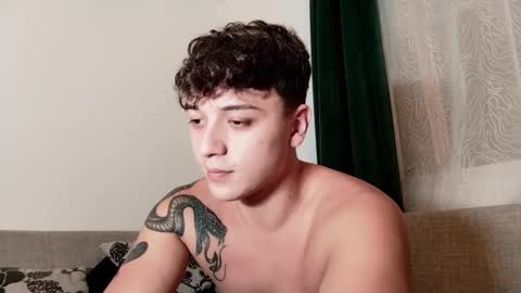 Snapshot of mikelaur chatting on 10-05-25, 07:45 MikeLaur online show from 10-05-25, 07:45