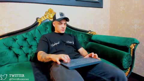 Snapshot of mikelockhart chatting on 03-11-25, 08:09 Mike online show from 03-11-25, 08:09