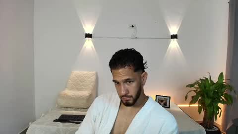 Snapshot of mikethomson01 chatting on 05-23-26, 12:16 Mike online show from 05-23-26, 12:16