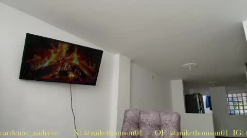 Snapshot of mikethomson01 chatting on 06-30-26, 03:46 Mike online show from 06-30-26, 03:46