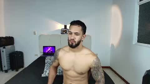 Snapshot of mikethomson01 chatting on 07-27-26, 01:23 Mike online show from 07-27-26, 01:23