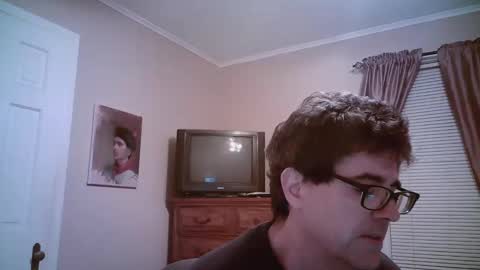 Snapshot of mikewulds chatting on 12-19-24, 03:29 Mike online show from 12-19-24, 03:29