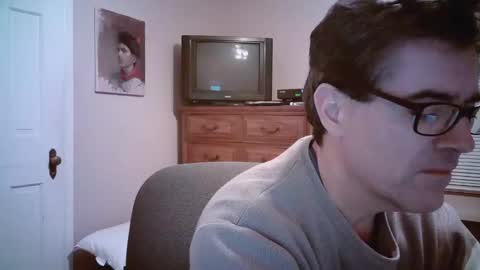 Snapshot of mikewulds chatting on 12-29-24, 03:33 Mike online show from 12-29-24, 03:33