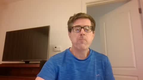 Snapshot of mikewulds chatting on 03-10-25, 12:40 Mike online show from 03-10-25, 12:40